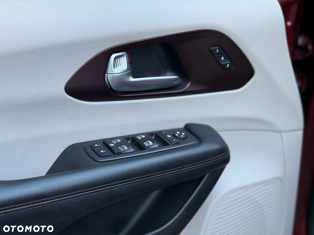 Chrysler Pacifica - 18