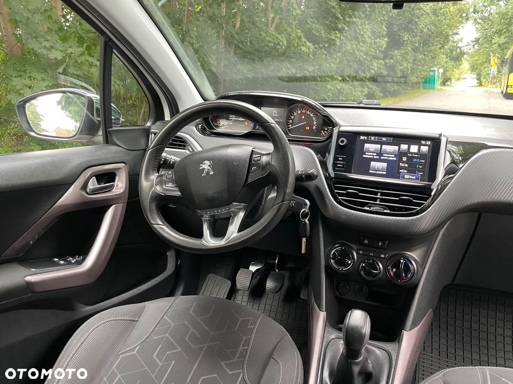 Peugeot 2008 1.2 Pure Tech Style - 11
