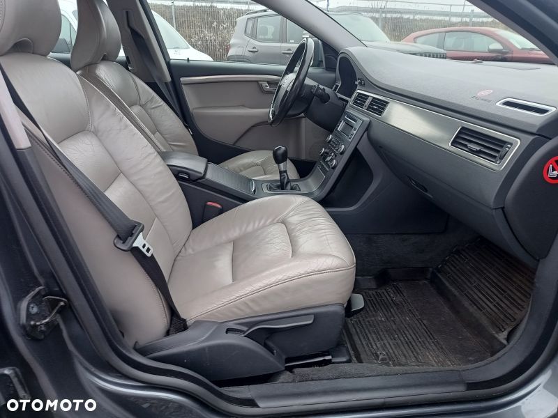 Volvo V70 D5 DPF Summum - 17