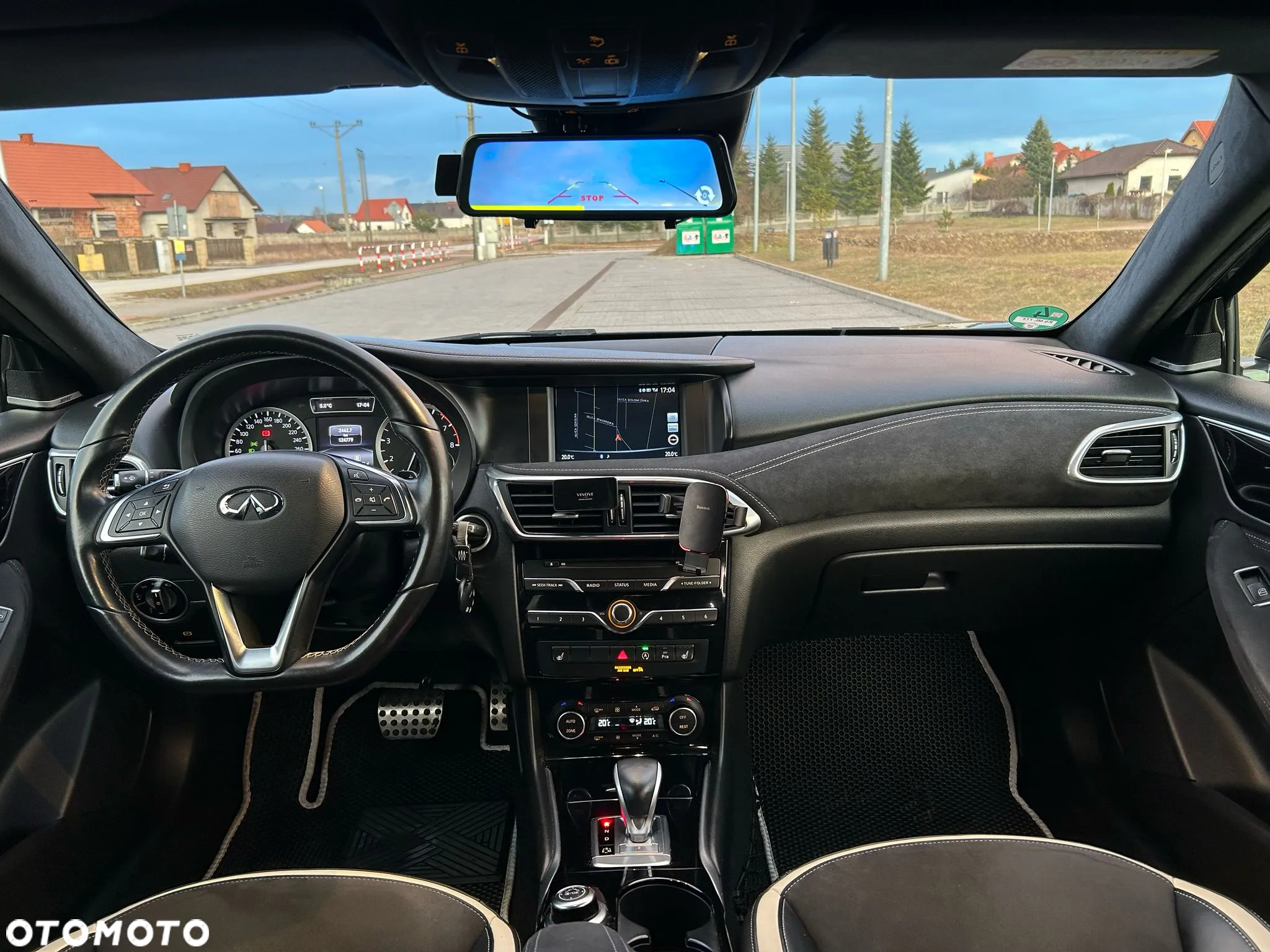 Infiniti Q30 - 14