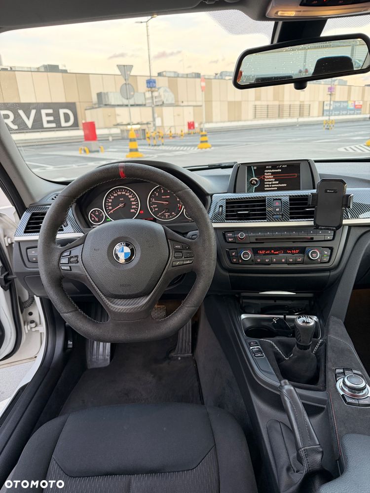 BMW Seria 3 320i - 9