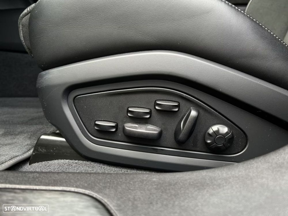 Porsche Taycan Sport Turismo - 16