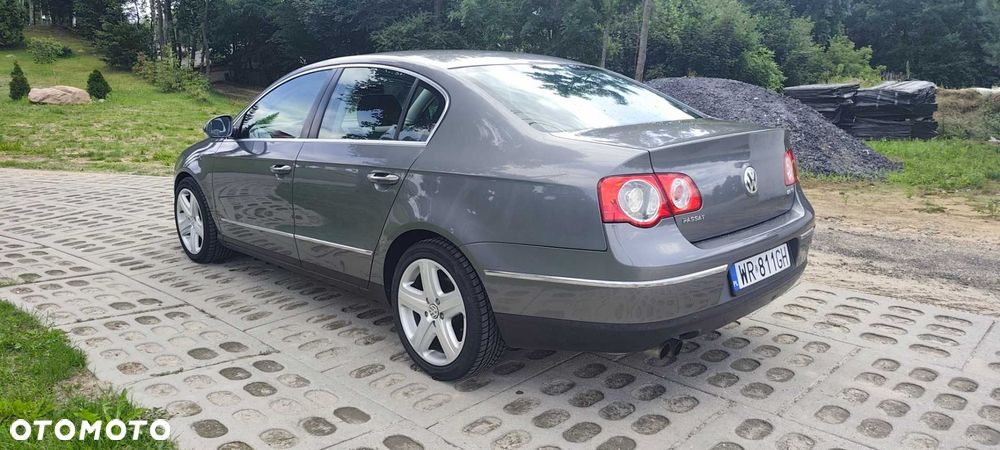 Volkswagen Passat - 4