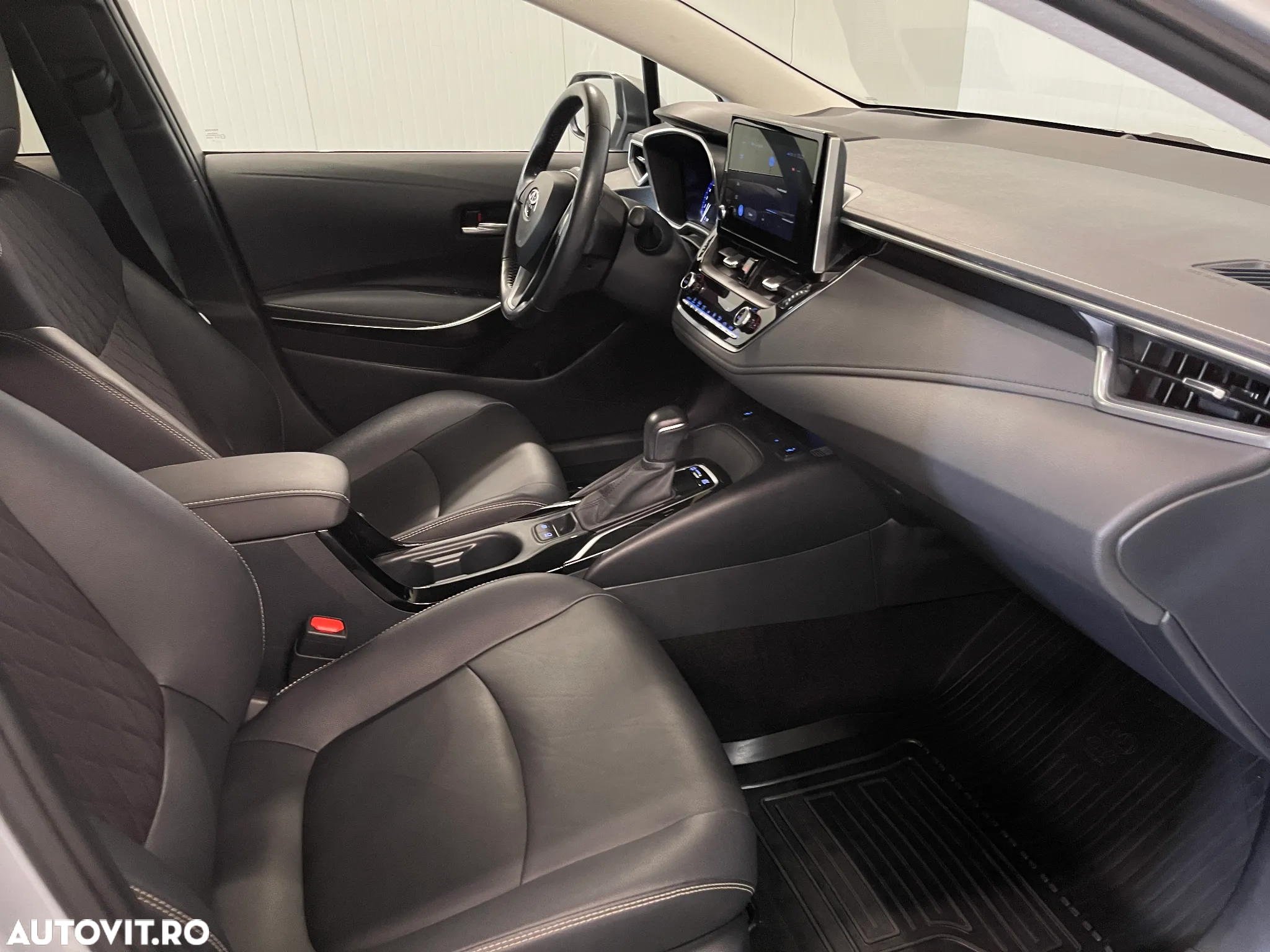 Toyota Corolla Sedan 1.8 HEV Exclusive - 10