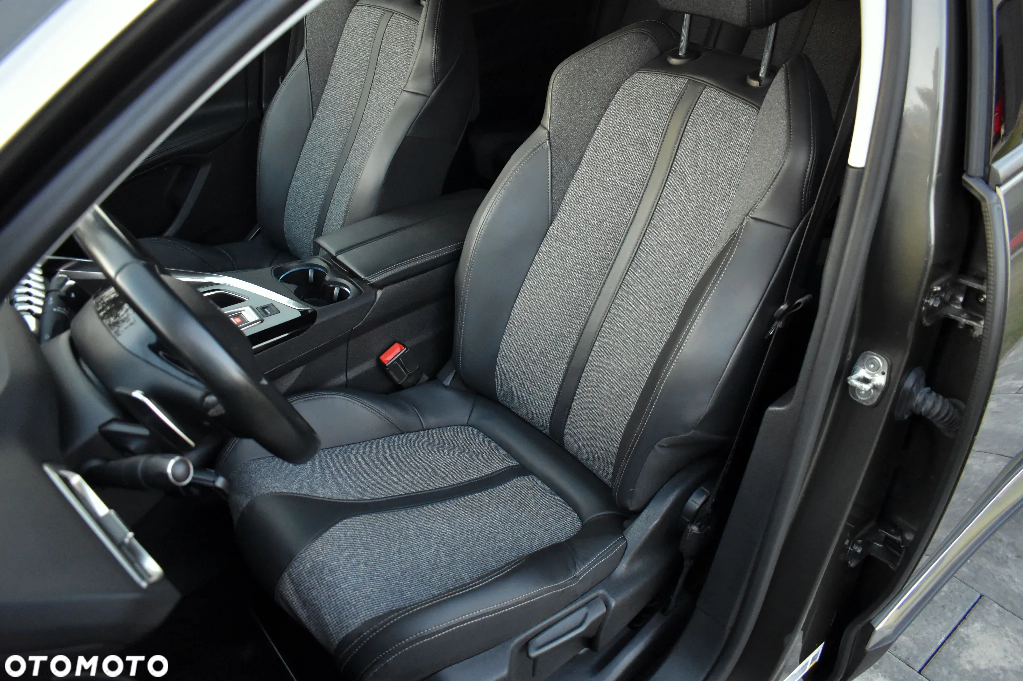 Peugeot 5008 BlueHDI 130 EAT8 Allure Pack - 25