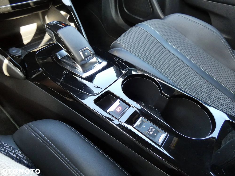 Peugeot 2008 1.2 PureTech Allure S&S EAT8 - 11