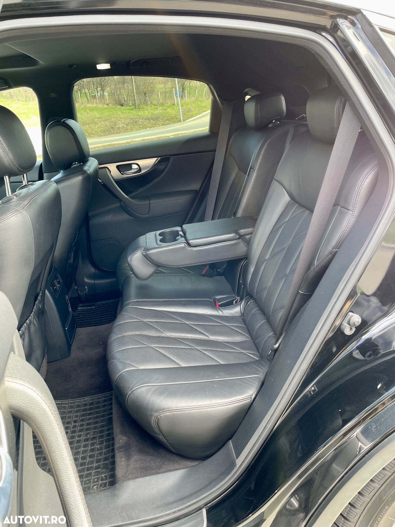 Infiniti FX 30 FX30d 3.0d V6 S Premium AWD - 8