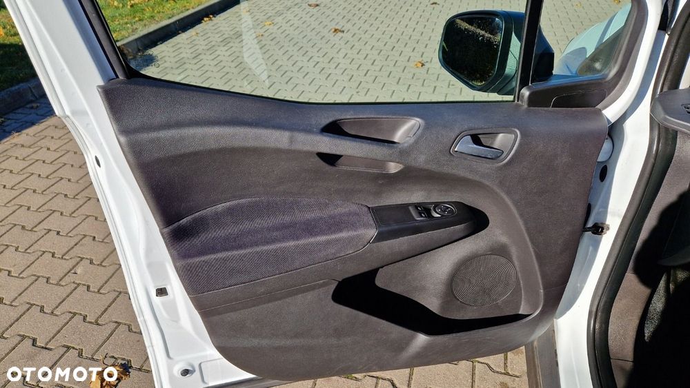 Ford Transit Courier - 10