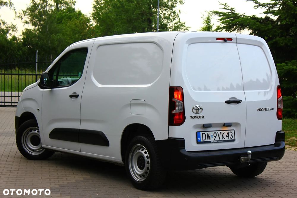 Toyota PROACE CITY BLASZAK 2 OSOBOWY 1.2 D-4T BENZYNA 110KM PEWNE AUTO FV23% - 4