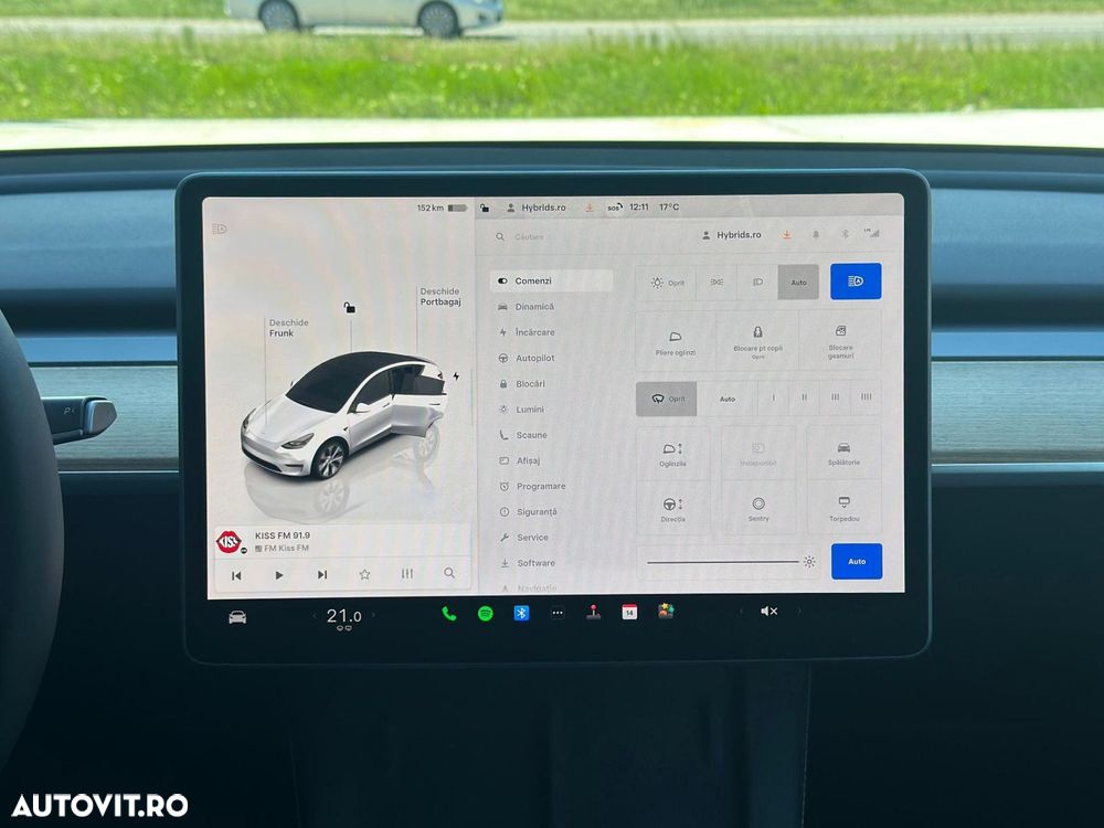 Tesla Model Y Long Range Dual Motor AWD - 28