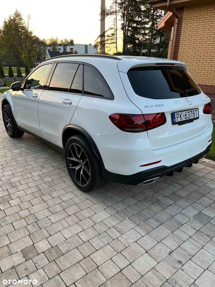 Mercedes-Benz GLC 300 4Matic 9G-TRONIC AMG Line - 10