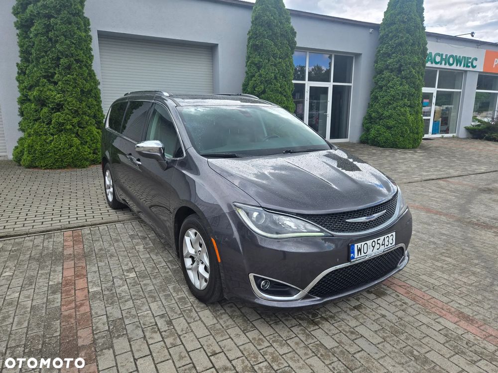 Chrysler Pacifica - 3