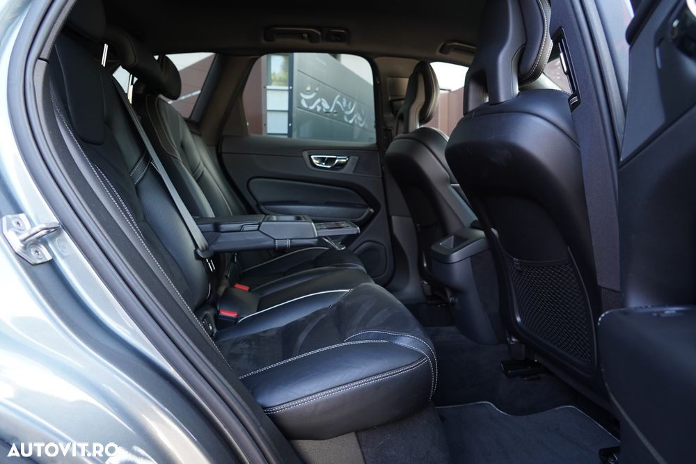 Volvo XC 60 D5 AWD Geartronic RDesign - 10