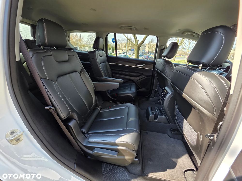 Jeep Grand Cherokee - 35