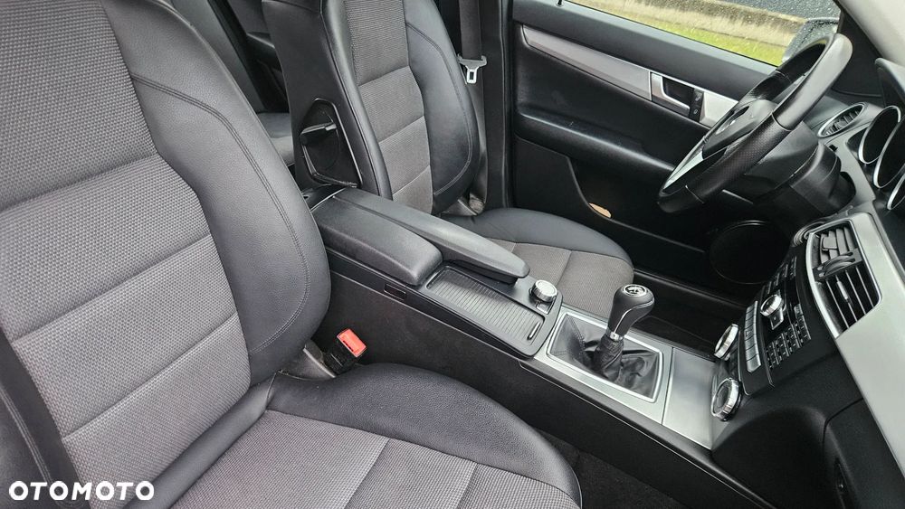 Mercedes-Benz Klasa C 180 BlueEFFICIENCY Avantgarde - 28