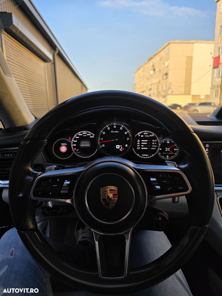 Porsche Panamera Turbo Sport Turismo - 18