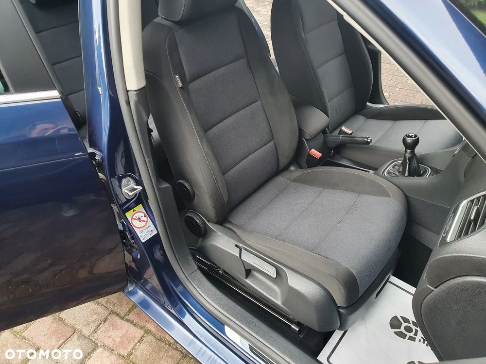 Volkswagen Golf 1.6 TDI DPF Style - 19