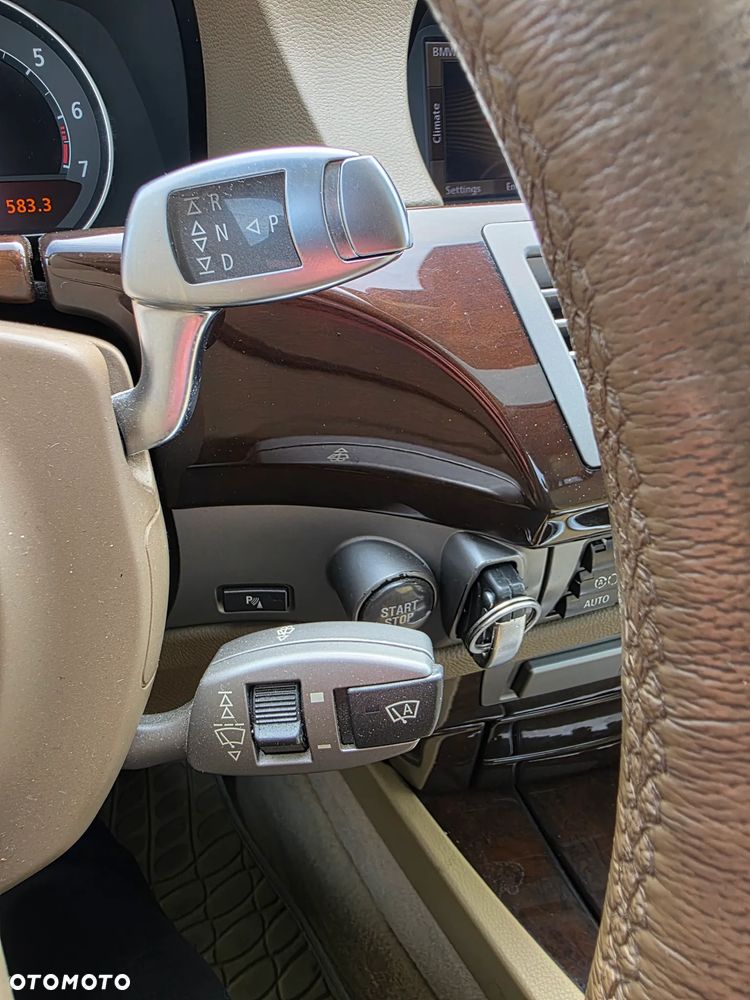 BMW Seria 7 750i L - 14