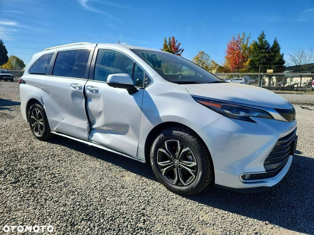 Toyota Sienna - 3