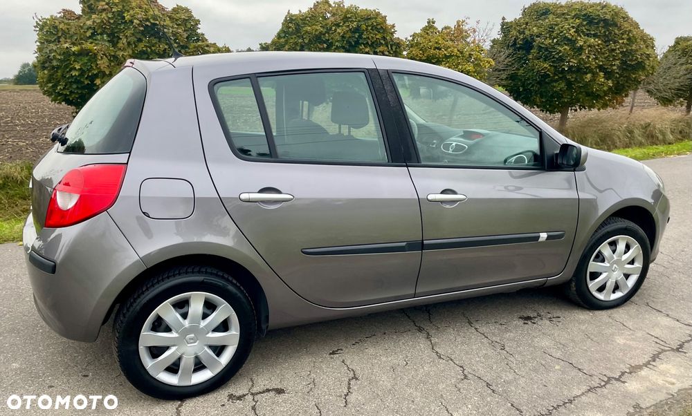 Renault Clio 1.2 16V Authentique - 18