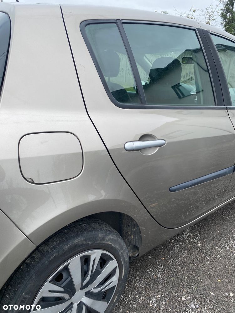 Renault Clio - 17