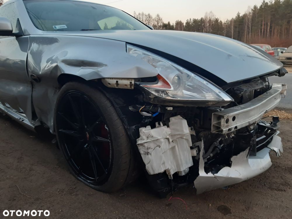 Nissan 370 Z - 4