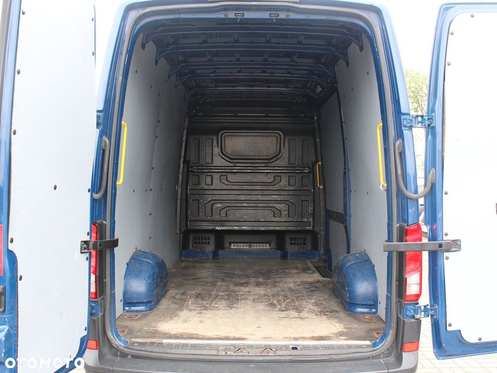 Volkswagen Crafter FURGON 3.640 35 2.0 TDI 140 KM 6-G - 12