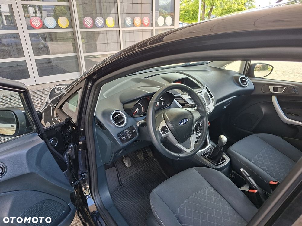 Ford Fiesta 1.25 Champions Edition - 28