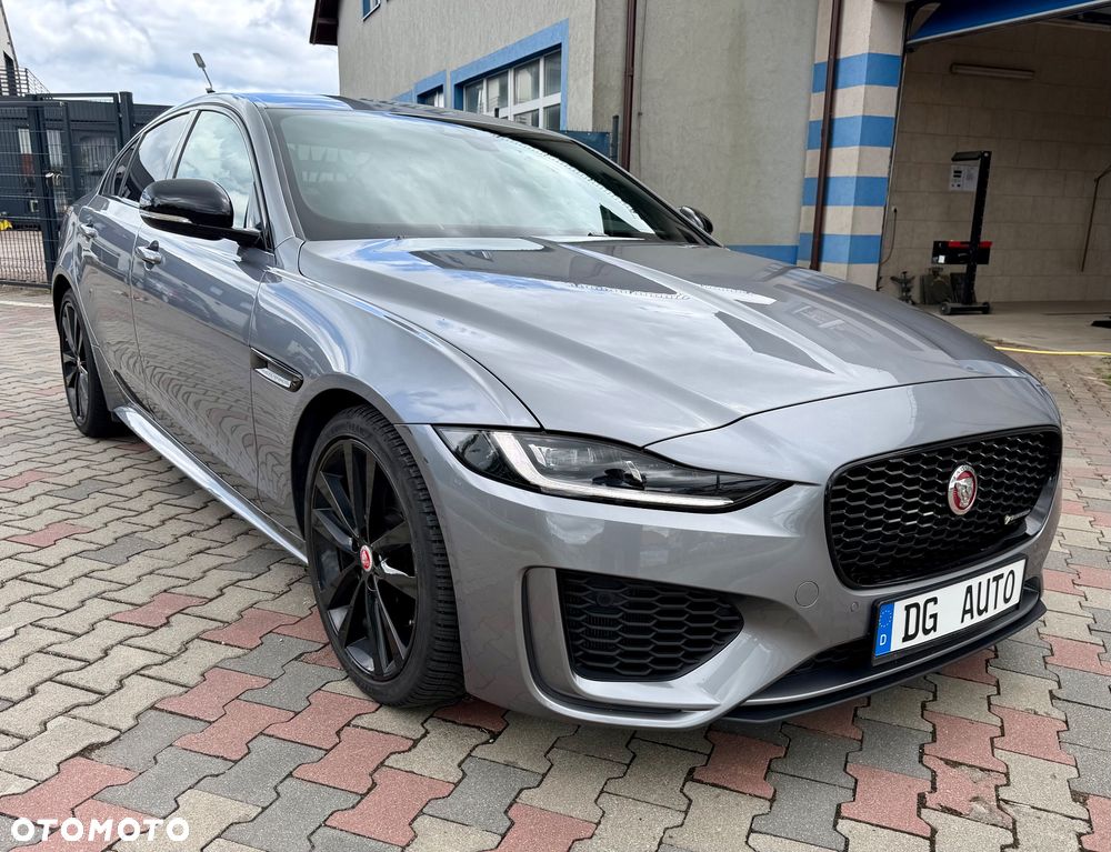 Jaguar XE P250 R-Dynamic SE - 2