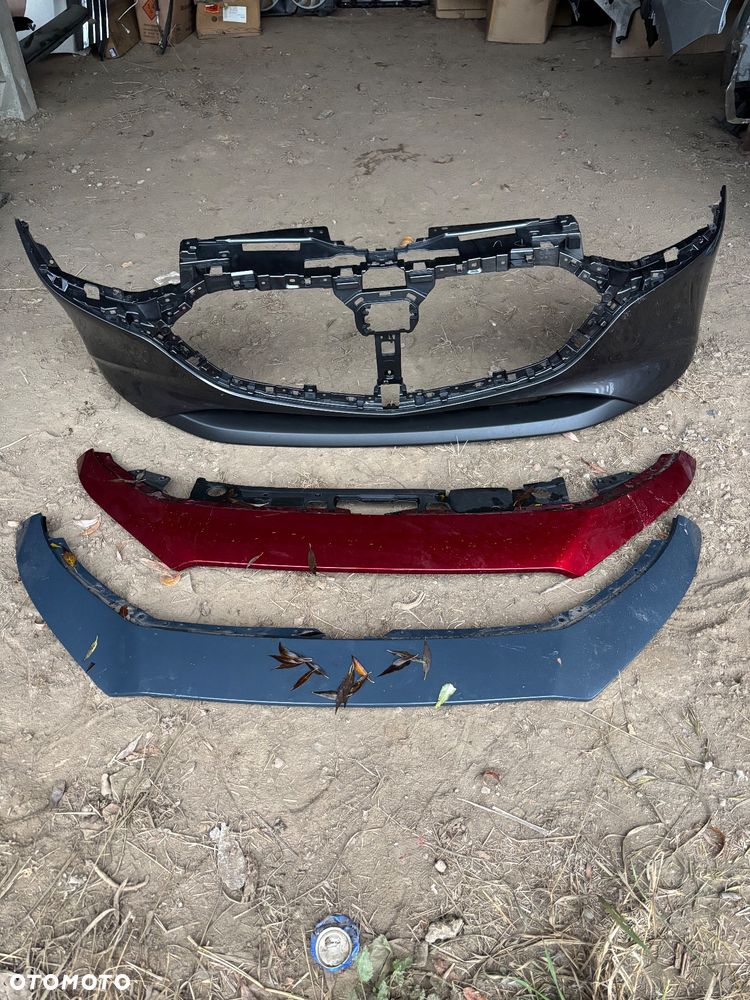 Pas przedni Mazda3 BP - 2