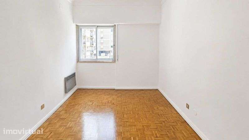 Apartamento T2 com garagem São Domingos Benfica - Grande imagem: 3/12