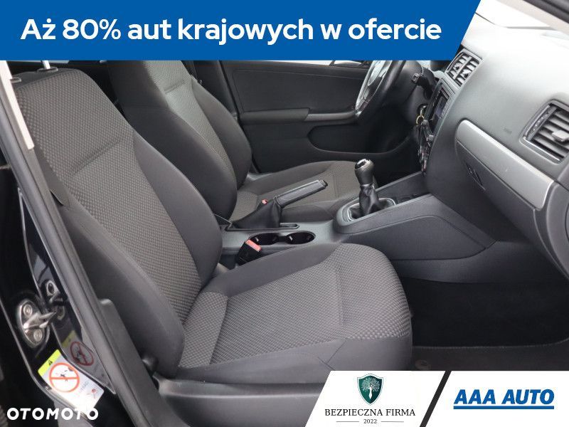 Volkswagen Jetta - 11