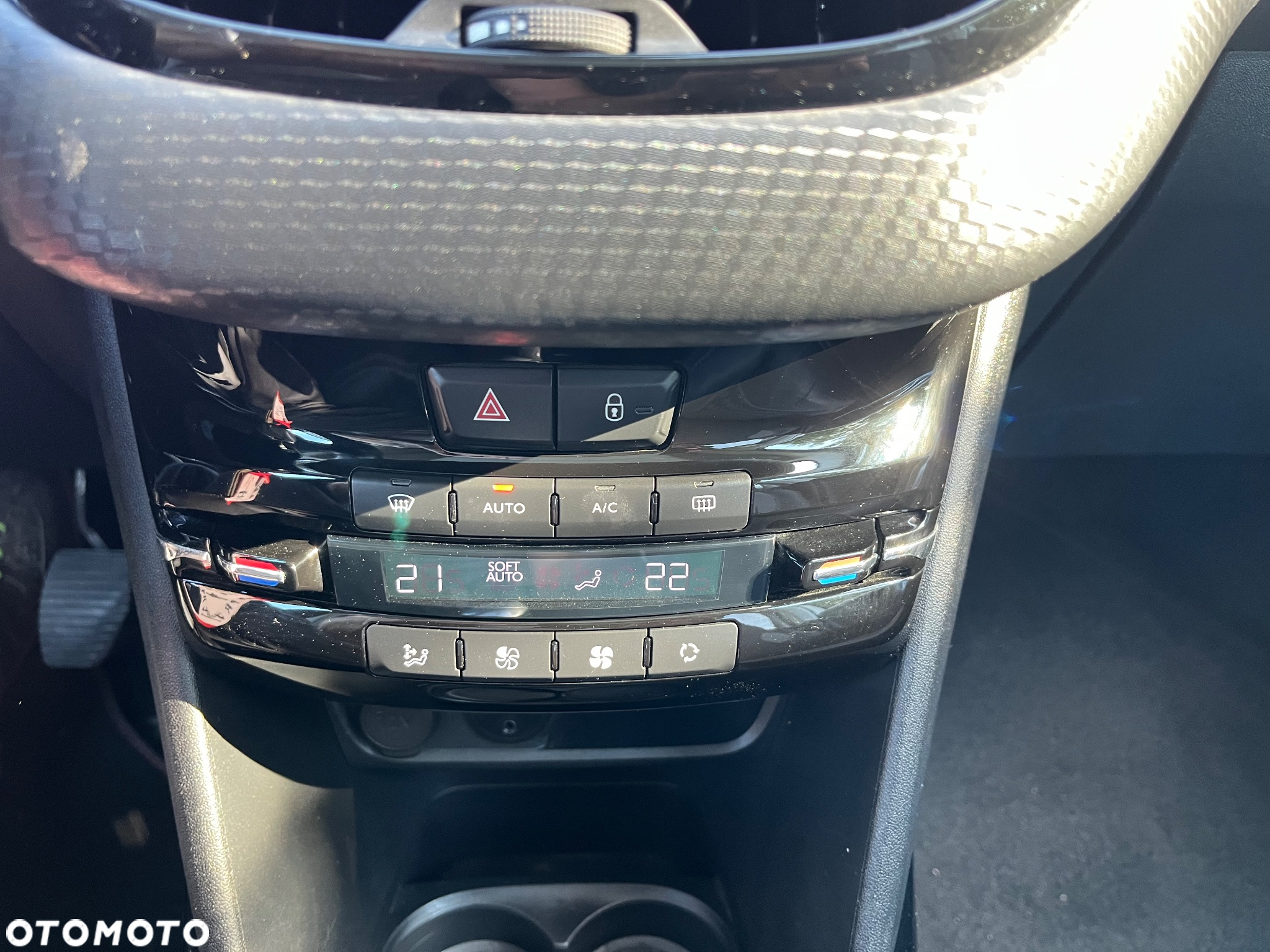 Peugeot 2008 - 21