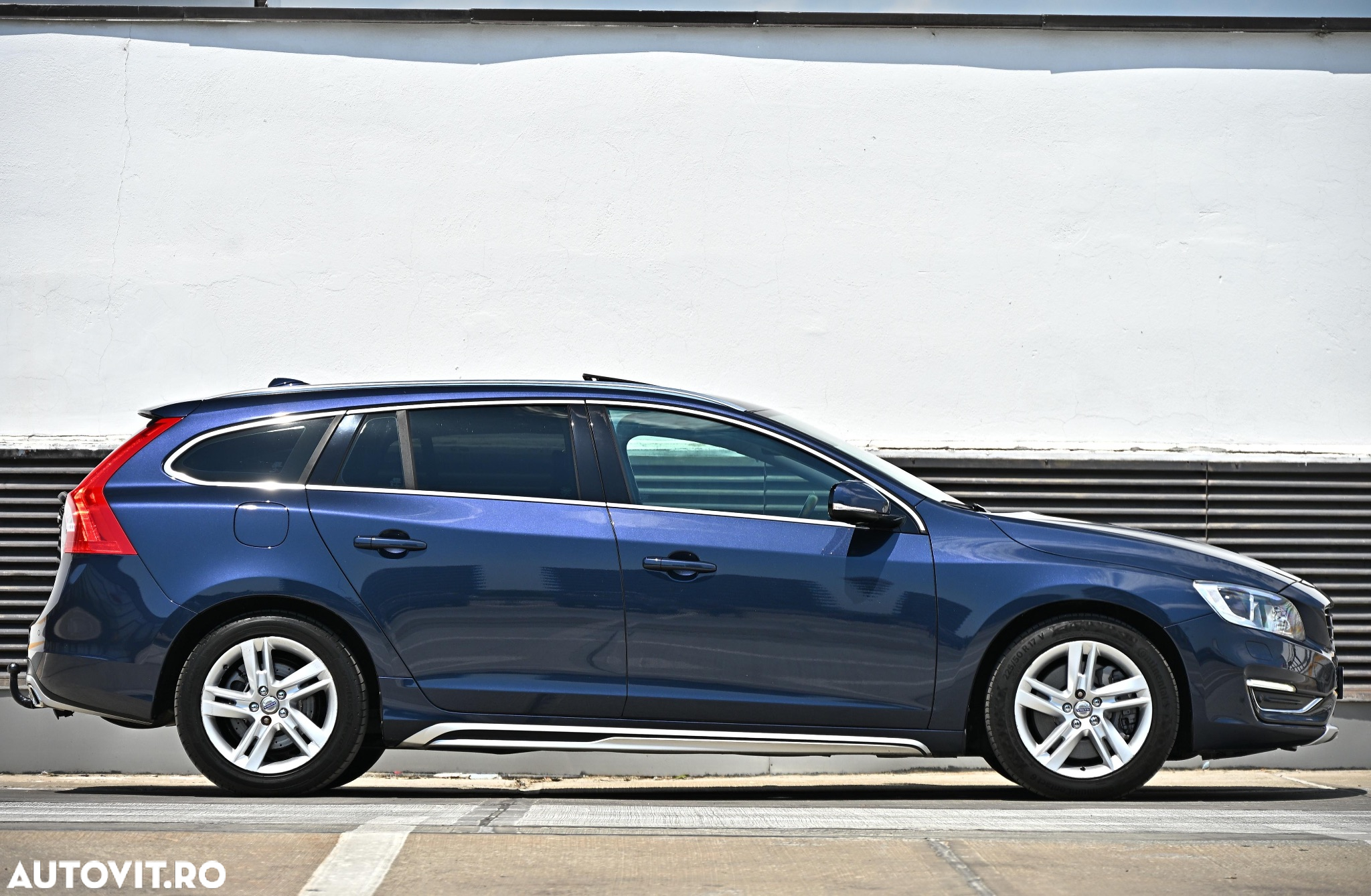 Volvo V60 D6 Plug-In-Hybrid AWD Geartronic Summum - 15