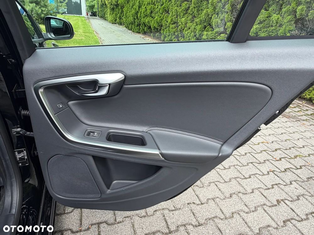 Volvo V60 D2 Geartronic Summum - 32