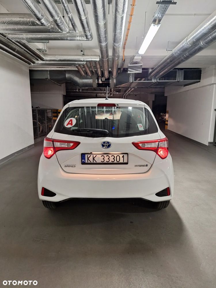Toyota Yaris Hybrid 100 Dynamic - 2