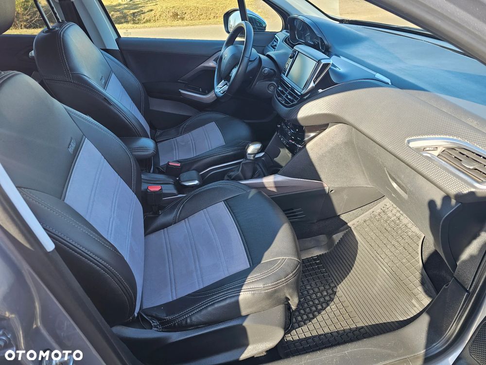 Peugeot 2008 1.2 Pure Tech Style S&S - 10