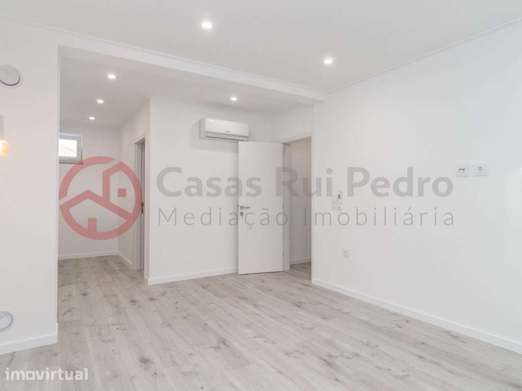 Apartamento T1 com Quintal, Barreiro - Grande imagem: 2/22