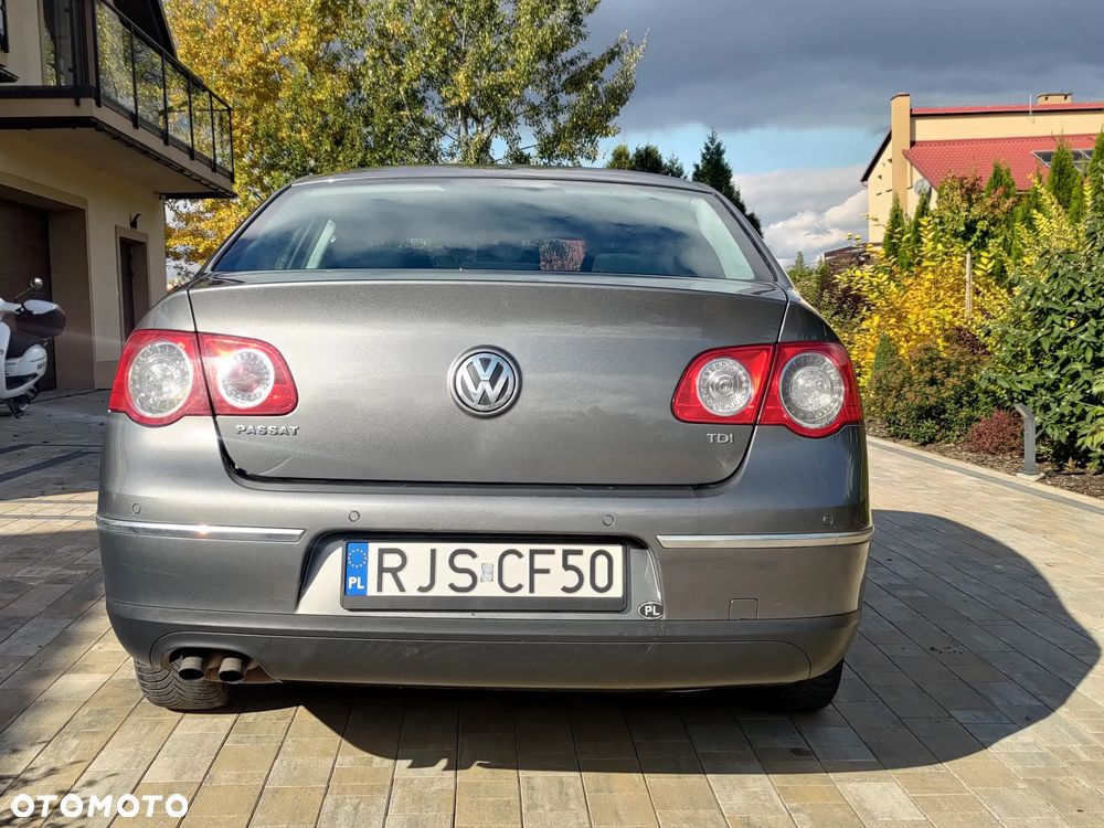 Volkswagen Passat 1.9 TDI Highline - 6