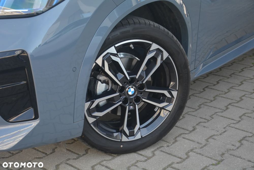 BMW iX2 eDrive20 66.5kWh M Sport - 6