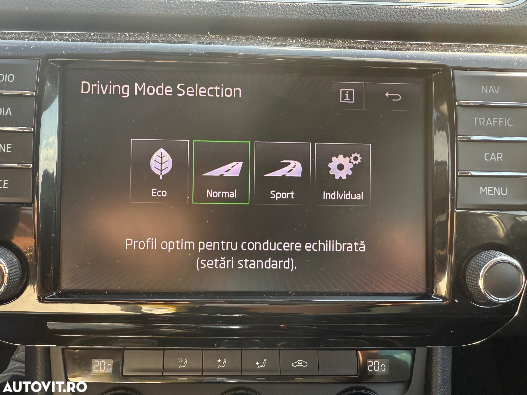 Skoda Superb 2.0 TDI DSG Sportline - 32