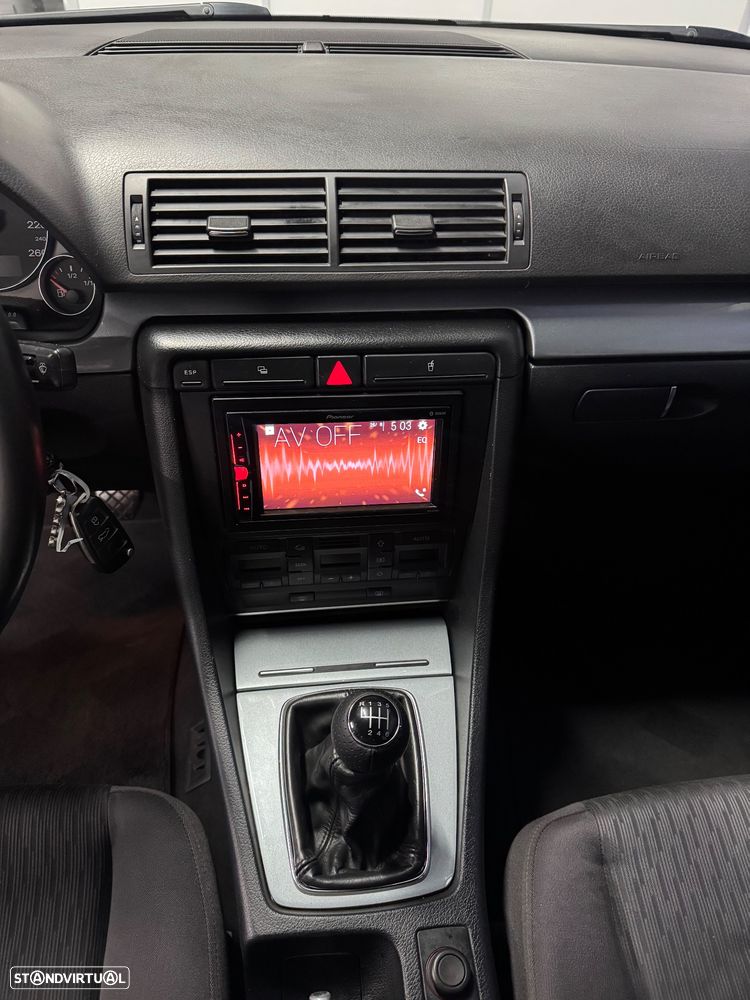 Audi A4 2.0 TDI exclusive - 24