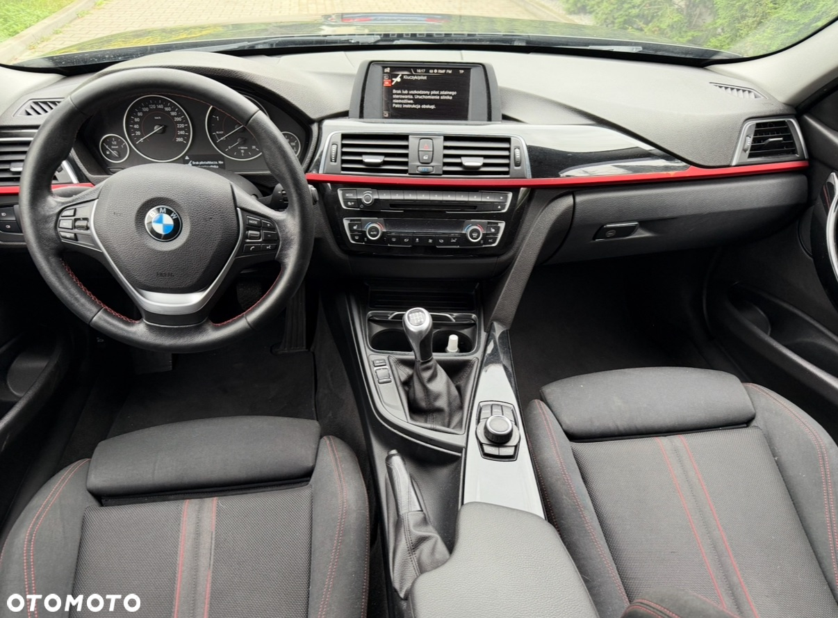 BMW Seria 3 320d Touring xDrive Sport Line - 4