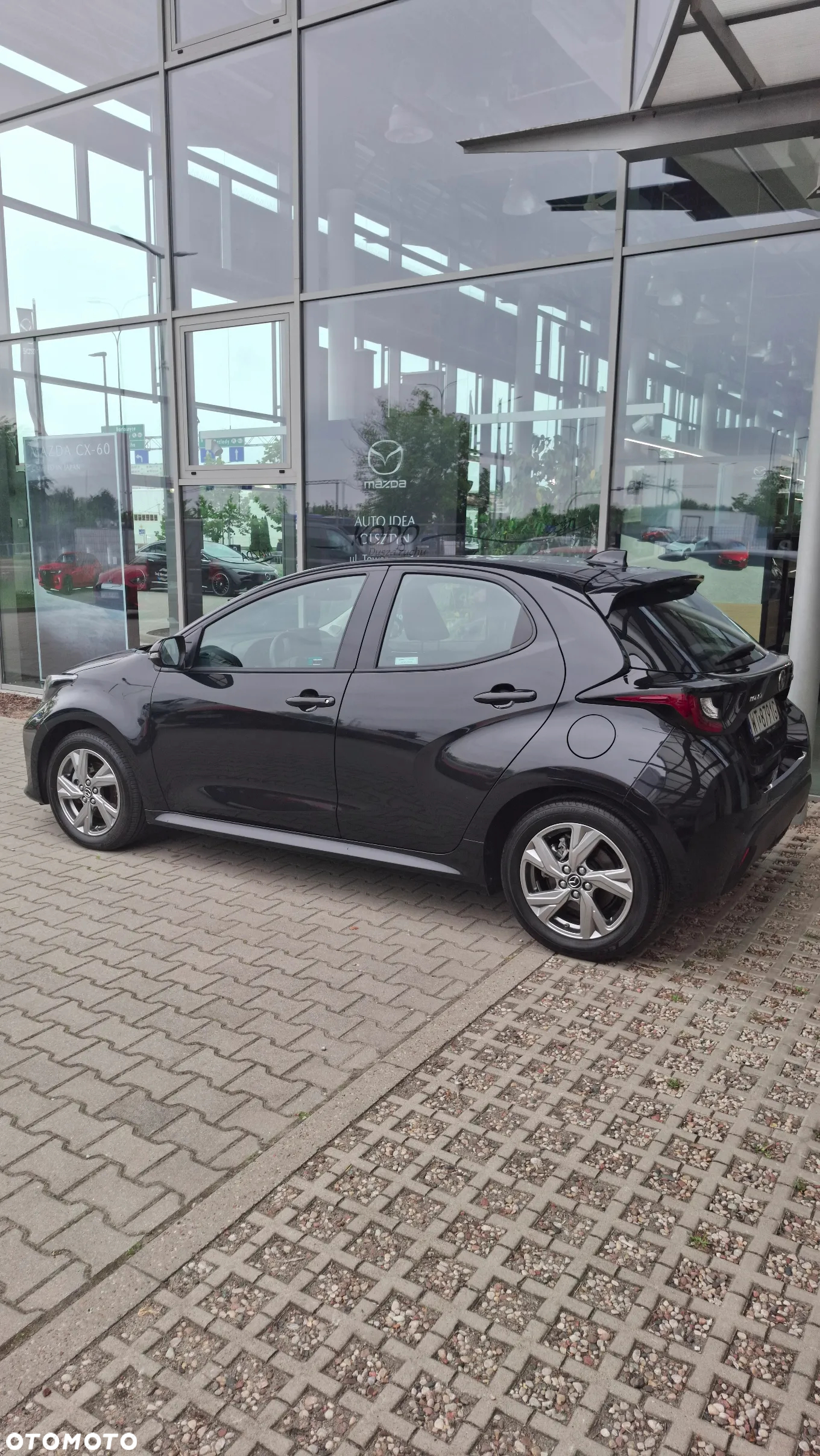 Mazda 2 Hybrid - 8