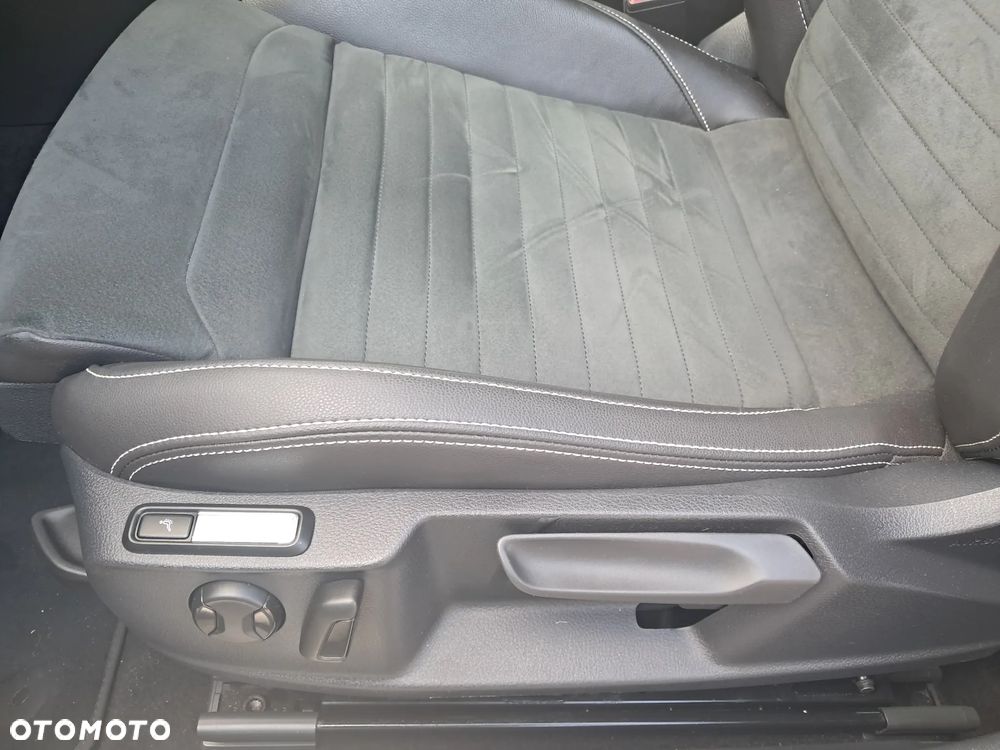 Volkswagen Passat Variant 2.0 TDI SCR DSG Business - 6