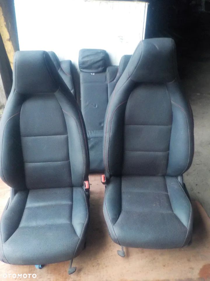 MRCEDES W176 FOTELE KANAPA BOCZKI UK - 1
