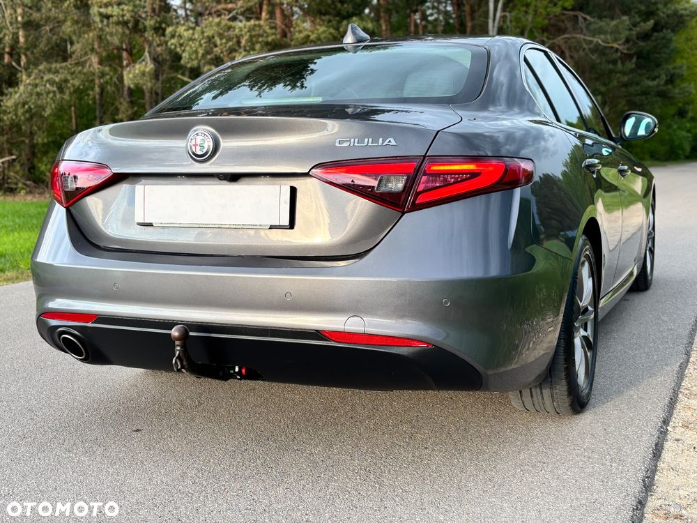 Alfa Romeo Giulia 2.2 AT8 Executive - 10