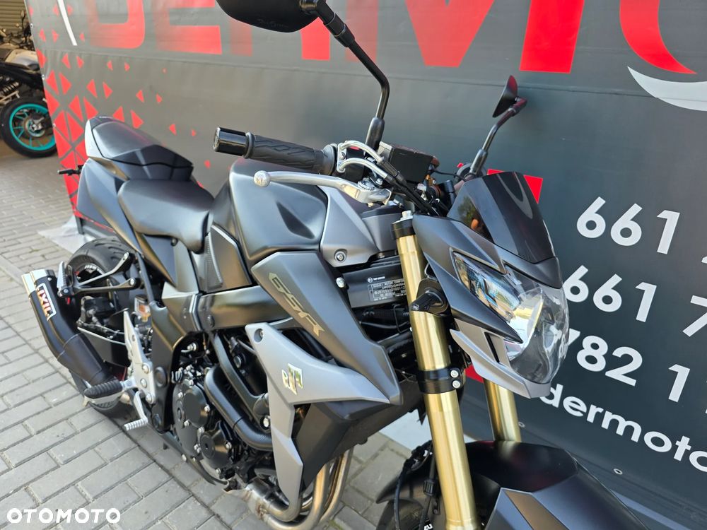 Suzuki GSR - 29