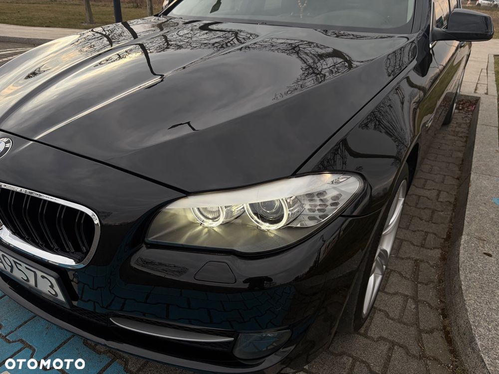BMW Seria 5 528i xDrive - 14