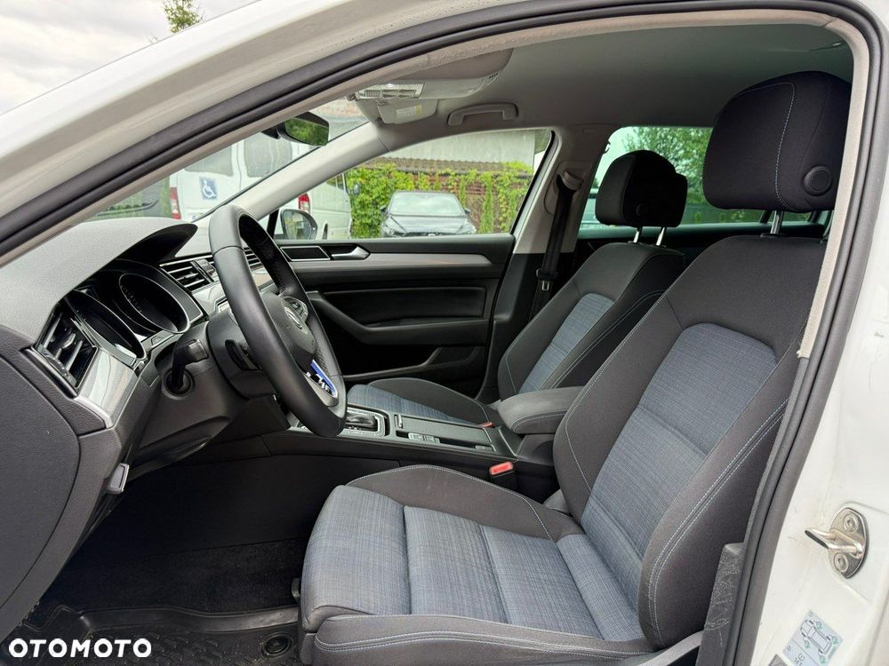 Volkswagen Passat - 5